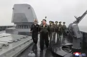 北朝鮮の新型駆逐艦「崔賢」、６月中旬に就役か　金正恩氏が引き渡し命令