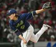 ヤクルト・高梨、投打に輝く活躍で３勝目を挙げ広島に勝利