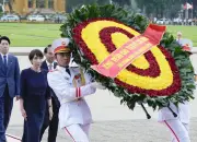 首相、外遊先で戦没者追悼を強化 閣僚にも慰霊碑訪問指示 靖国参拝意識か