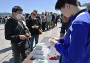 鳥取の高校生開発サバ缶が人気、境港で漁村市開催