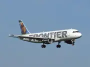 米デンバー空港で離陸中の航空機が滑走路で人を轢く、容体は不明