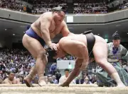大相撲夏場所初日、横綱豊昇龍が黒星発進 右脚負傷で不安視