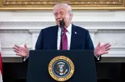 原油先物取引にインサイダー疑惑、トランプ氏発表前に急増　米当局調査
