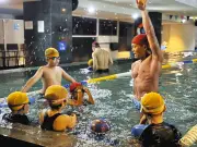 ベトナムの子どもたちに日本式水泳指導、川崎の企業が現地で普及活動