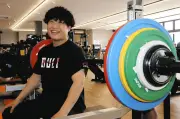 岐阜の特別支援学校教諭、ベンチプレス世界一へ再挑戦 子どもたちの声が力に