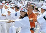 相川七瀬さん、伊勢神宮「お木曳行事」に特別神領民として参加　ロック調の掛け声で綱引き