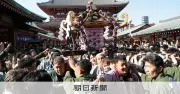 浅草・三社祭が最高潮、宮出しで「オイサッ」のかけ声響く