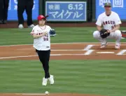 フィギュア島田麻央がエンゼルス戦で始球式 華麗なジャンプ披露