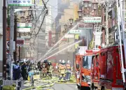 大阪ミナミで火災、飲食店から出火し隣接建物に延焼、けが人情報なし