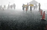 ゲリラ豪雨を体験、傘は無意味「完全武装」でも動けず 防災科研が公開