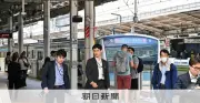 山手線ホームに京浜東北線が到着　日中工事で珍しい光景