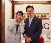 高市首相、韓国大統領に鯖江眼鏡贈呈　記念撮影で笑顔の交流