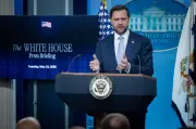 バンス副大統領、報道官代役で会見　「将来の大統領候補ではなく」と否定