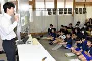 「大恐竜展」前に出前講座 福島県立博物館の学芸員が恐竜研究の魅力伝える