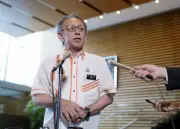 沖縄知事、平和学習継続へ「思想信条にとらわれず」