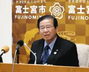 富士山閉山期の外国人遭難急増、市長が「登山禁止」を提案