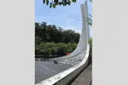 黒川紀章設計「平和のシンボル」老朽化で解体へ、愛知県蒲郡市の公園塔