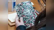 同志社中高生が老舗で和とじノート作り体験、職人技に触れる