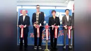 コブクロ、堺市役所で展示会開催 路上ライブ出会いの地を記念