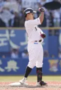 ロッテが八回に逆転勝ち、山口の勝ち越し二塁打で阪神に競り勝つ
