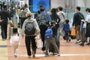 GW Uターン本格化、羽田空港は家族連れで混雑 大田区