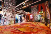 死と煌めきが融合する空間　蜷川実花個展「mirror, mirror, mirror」が世田谷で開催