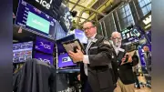 NYダウ終値、2日連続で最高値更新 24ドル高の5万668ドル