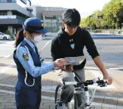 つくば駅前で自転車安全PR、青切符導入で茨城県警が注意喚起