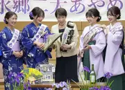 高市首相「凜として国政に」茨城・千葉のアヤメまつりPRで観光大使と面会