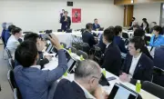 自民PT、国旗損壊罪法案骨子を修正了承 創作物は対象外に