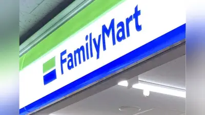 ファミマ、全国1万1000店のデジタルサイネージで特殊詐欺防犯アプリを周知
