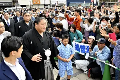 若隆景パレードに1万5000人、福島駅前が祝福の渦に