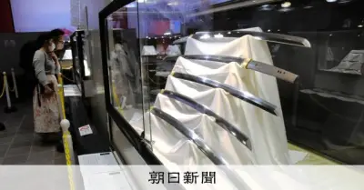 「噂の刀展」が薬師寺で2年ぶり開催、200本以上の名刀がずらり