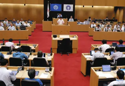 川崎市議会、かりゆしウエアで本会議 那覇市との友好都市30周年を記念