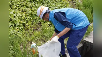 高速道路の「黄金のペットボトル」問題、悪臭で清掃員の負担大きく…背景に運送業界の時間制限