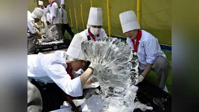 氷細工でタカやハープ制作、三重調理専門学校で特別実習