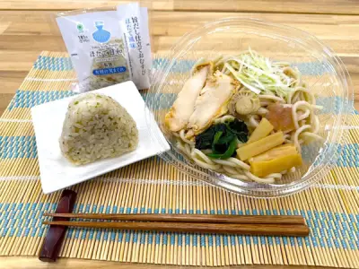 ファミリーマート、ほたて日和監修の冷製和え麺とおむすびを関東限定発売