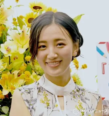 元ABC東留伽アナ、パリで29歳誕生日 大胆ドレス姿に反響「ヤバッ」「ドキっとします」