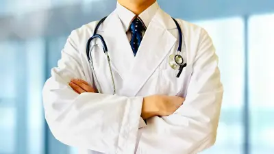 医者ガチャで失敗しない！クリニックHPで確認すべき医師の経歴と開業年数の見極め方