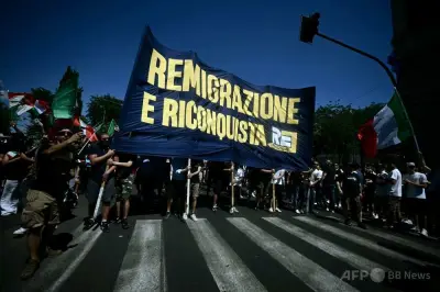 イタリア極右派、ローマで逆移民デモ 3000人が集結し母国送還要求