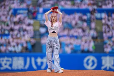 ME:I・SUZU、初の始球式で堂々投球 ピンクユニ姿で神宮沸かせる