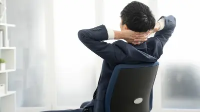 産業医が教えるメンタル不調のサインと同僚への適切な声かけ