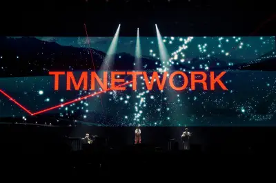 TMNETWORK横浜アリーナ公演をWOWOW独占放送、「量子もつれ」テーマの最新ツアー