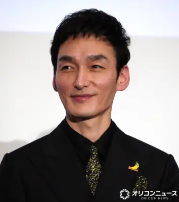 草なぎ剛、第1子誕生後初イベントでゲーム参加「バナ穴」公開記念