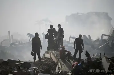 ベネズエラ地震、発生6日後に3歳男児救出 死者数1943人に迫る
