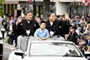 若隆景が故郷福島で優勝パレード、約1万5000人が歓迎
