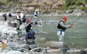 静岡でアユ釣り解禁、天竜川に太公望集まる 2026年6月1日