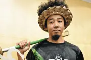 ファイヤーナイフダンス世界大会で岐阜市出身ケンシさんが3位、戦士のような演技で魅了
