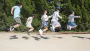 動いているなわを跳ぶと頭が良くなる？子どもの論理思考力を高める遊び3選