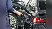 ガソリン平均価格、前週比30銭高の169円50銭…補助金で170円程度維持